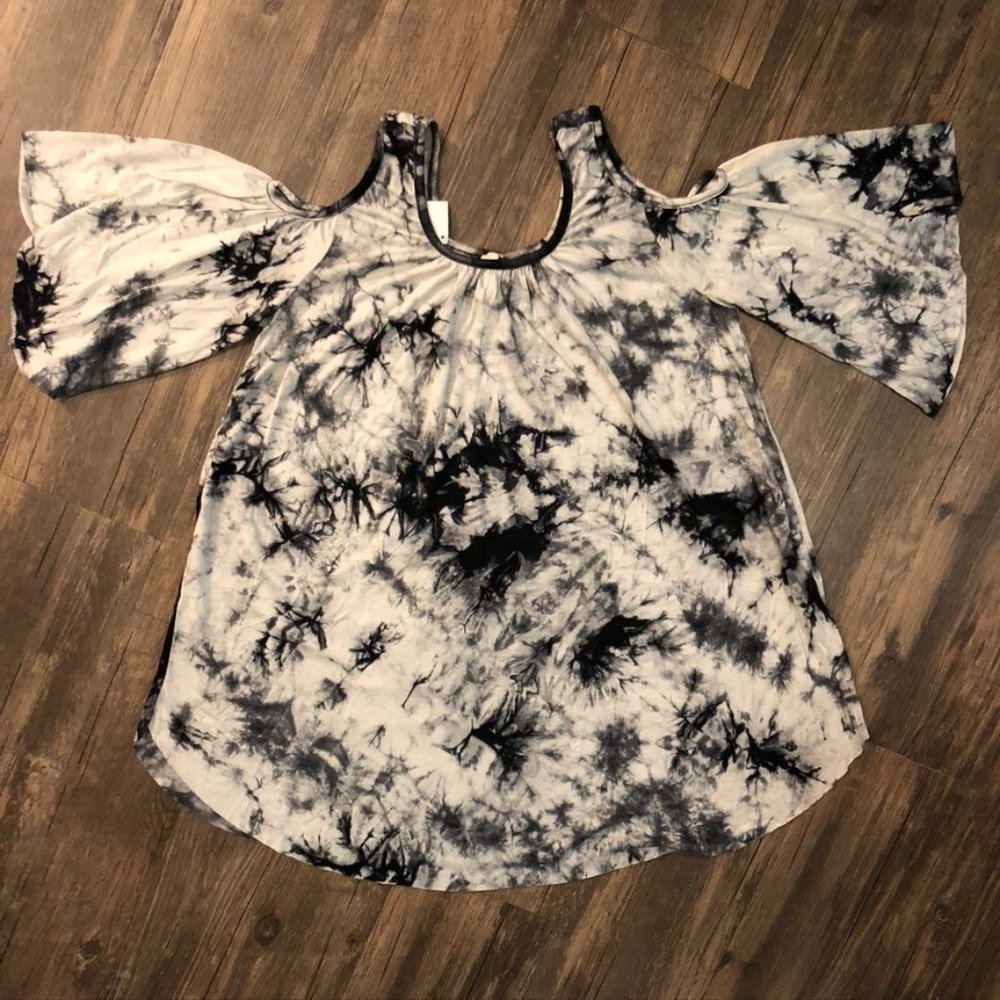 NWT Cold Shoulder Tie Dye Top
